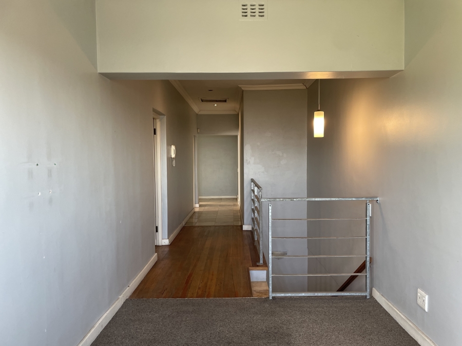 To Let 3 Bedroom Property for Rent in Vredehoek Western Cape